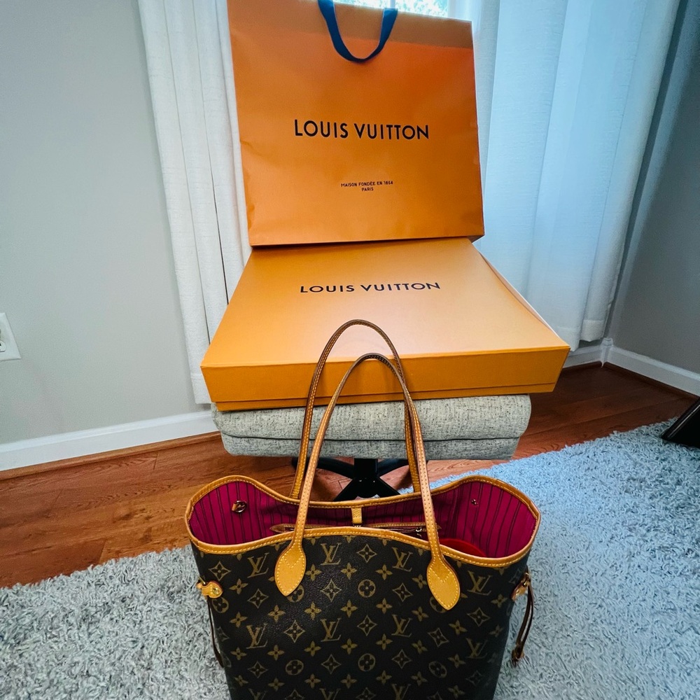 Authentic Louis Vuitton Cherry inside Neverfull MM